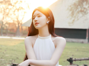 赵露思：在甜妹面具与破碎现实间，重寻生命的真容