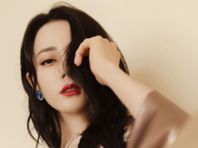 迪丽热巴：炽焰鎏金，破茧成光